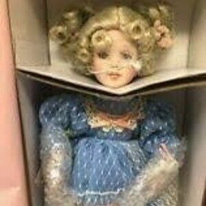 Paradise Galleries LIMITED EDITION Treasury Collection VICTORIA by Patricia Rose